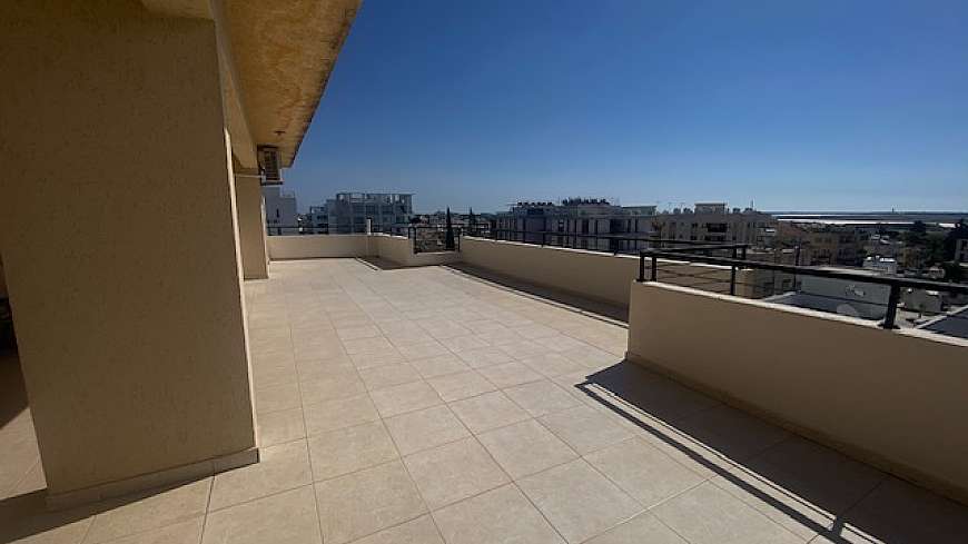 3 bdrm penthouse for rent/Dhrosia