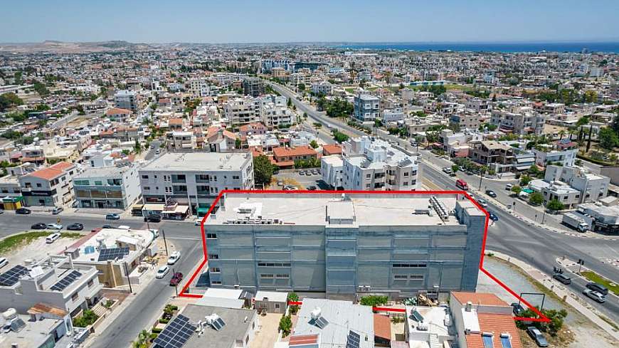 Commercial building for sale/Larnaca