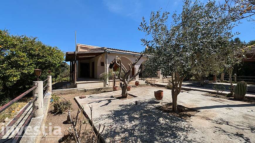 Charming Countryside Home For Sale on a Spacious Plot in Psevdas, Larnaca