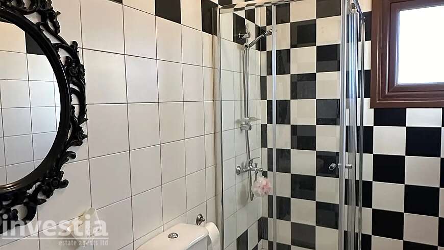 3 bdrm upstairs house for rent/Kamares