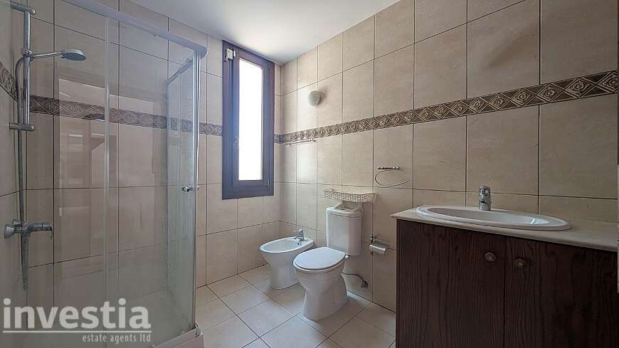 5 bdrm house/Krassas area