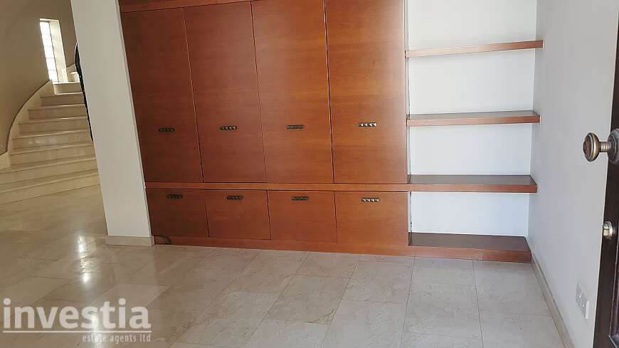 4 bdrm house/New Stadium area