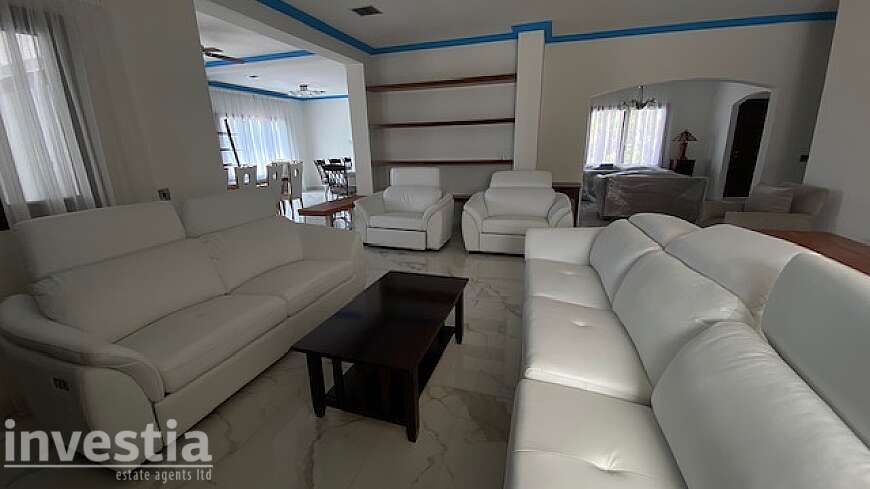 5 bdrm villa for rent/Pyla