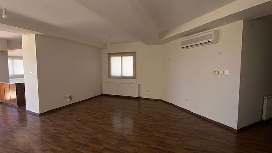 3 bdrm apartment for rent/Port area