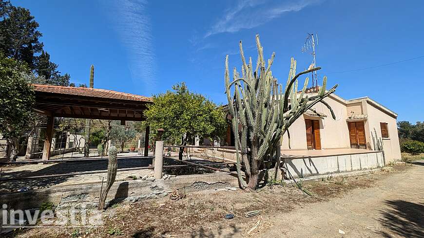 Charming Countryside Home For Sale on a Spacious Plot in Psevdas, Larnaca