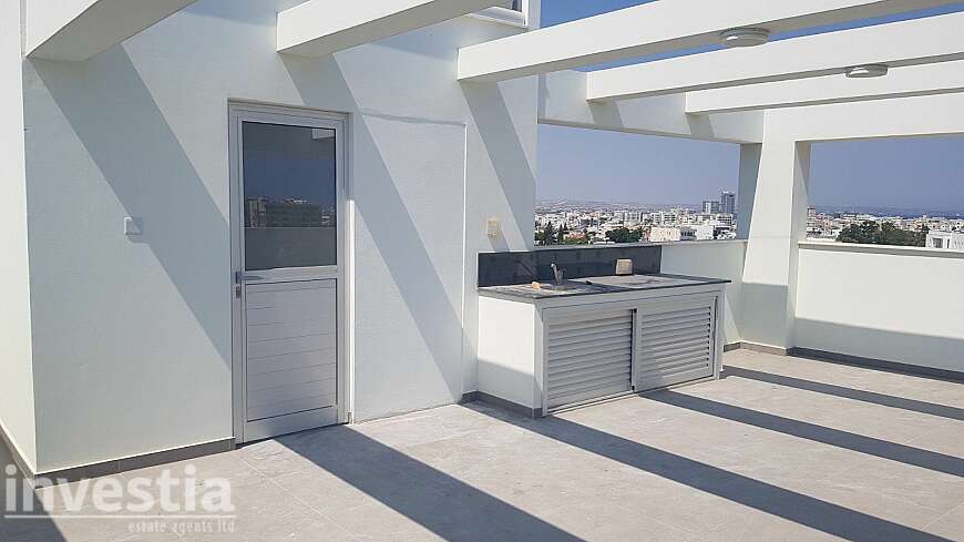 3 bdrm brand new apt/center