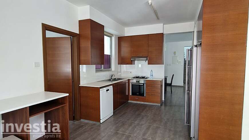 4 bdrm house for rent/Livadhia