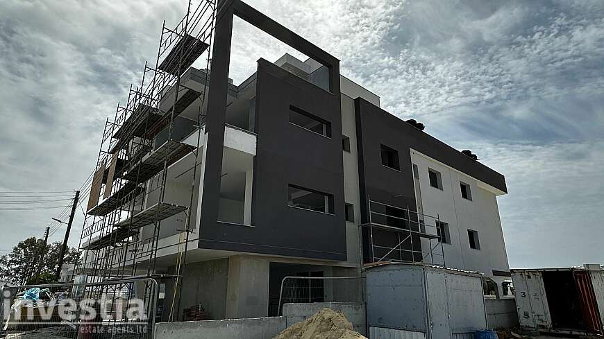2 bdrm top floor apartment for sale/Larnaca