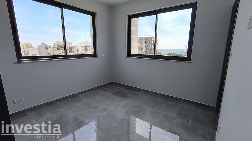 3 bdrm brand new apt/ Mackenzie