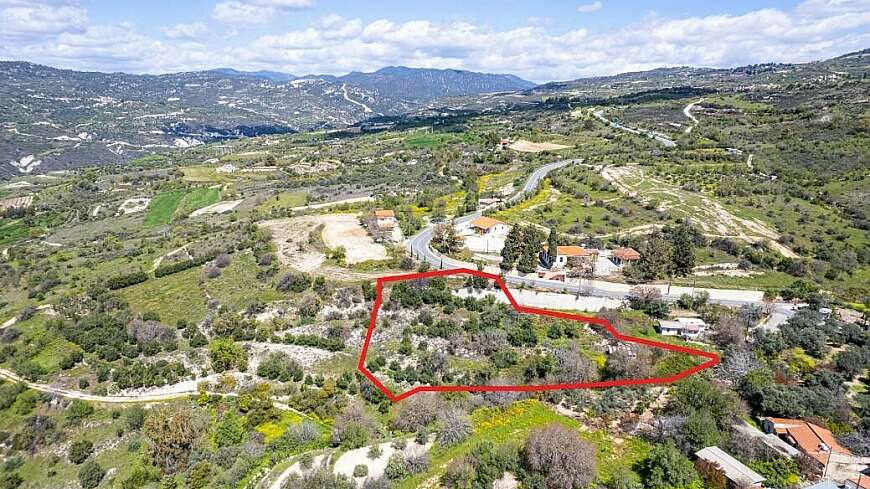 Shared residential field in Kedares, Paphos