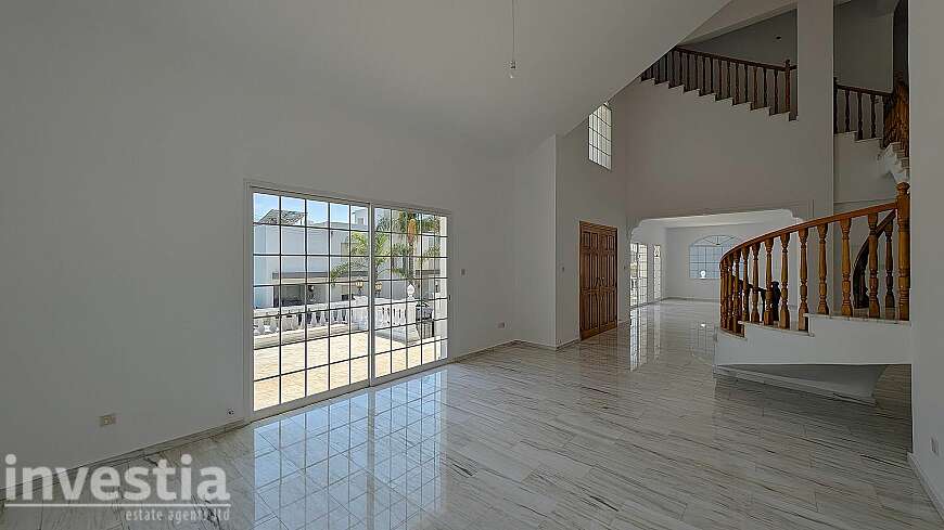 4 bdrm villa for sale/Limassol