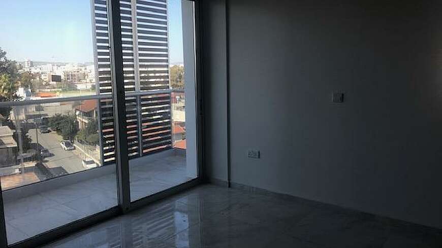 3 bdrm penthouse apt/center