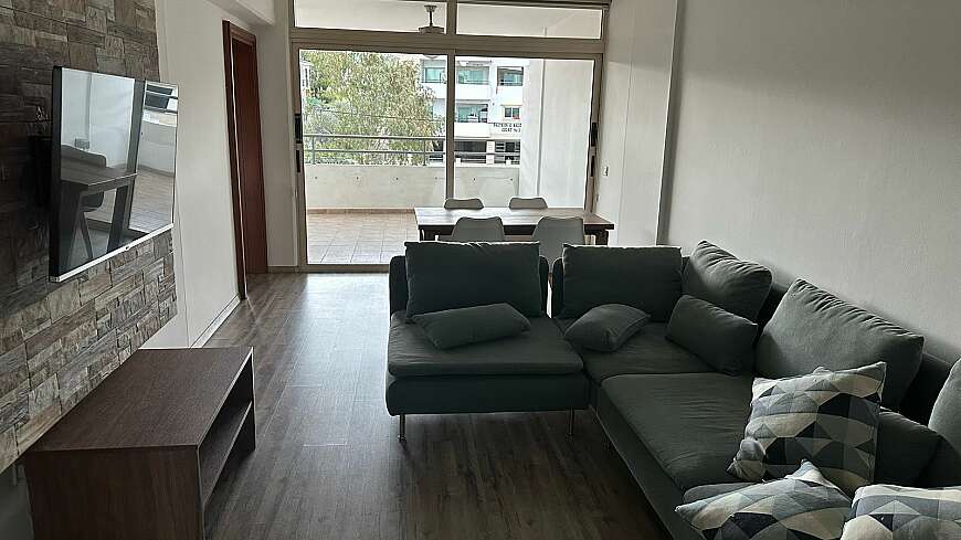 2 bdrm flat for rent/Mall Area