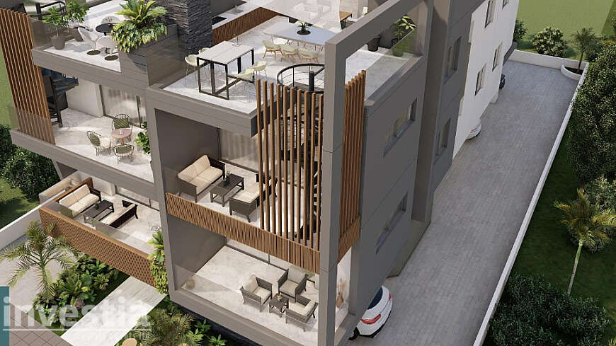 2 bdrm top floor apartment for sale/Larnaca