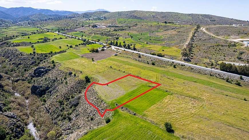 Field in Kalo Chorio Oreinis, Nicosia