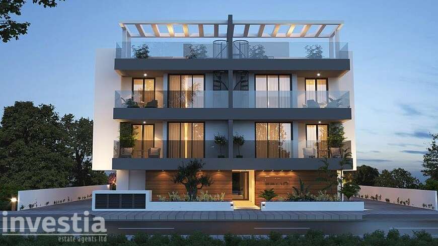 2 bdrm top floor apartment for sale/Kiti