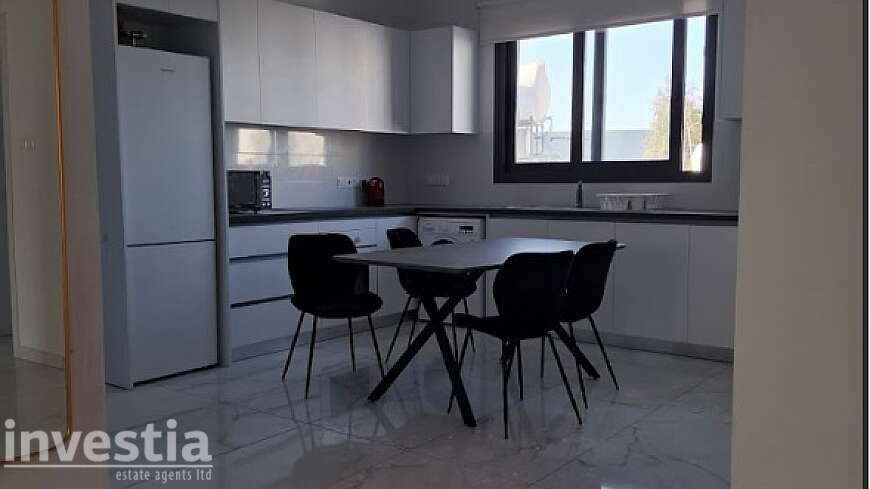2 bdrm apt/center