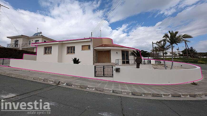 Charming Ground floor house with basement, in Maroni, Larnaca