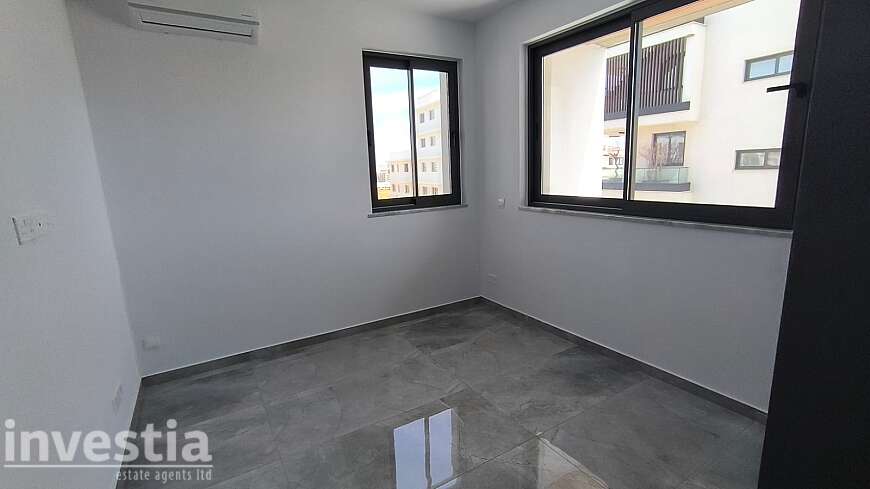 3 bdrm brand new apt/ Mackenzie