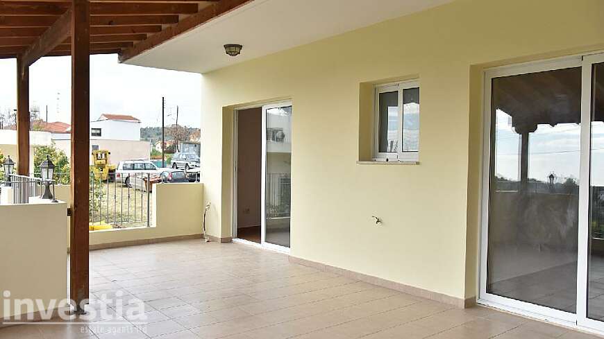 3 bdrm ground floor apartment/Alethrico