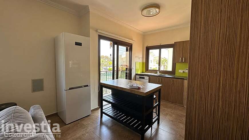 3 bdrm upstairs house for rent/Kamares