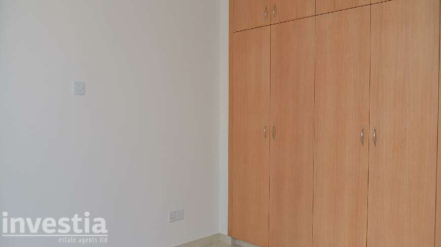 2 bdrm flat for sale/Port area