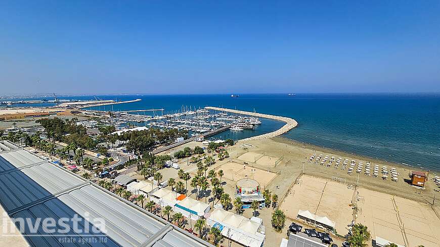 2 bdrm seafront penthouse/Finikoudes