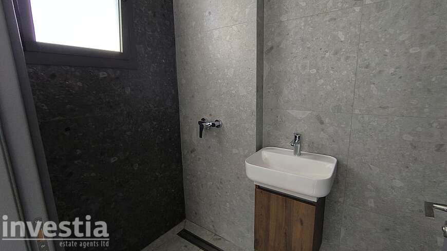 3 bdrm brand new apt/ Mackenzie