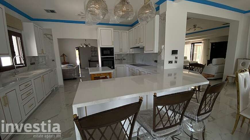 5 bdrm villa for rent/Pyla