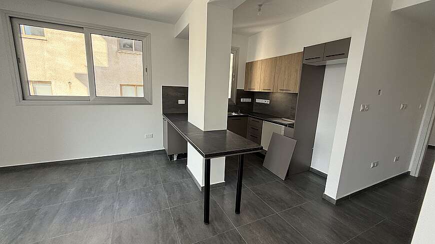 2 Bdrm brand new apt/center