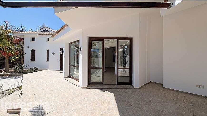 5 bdrm house/Krassas area