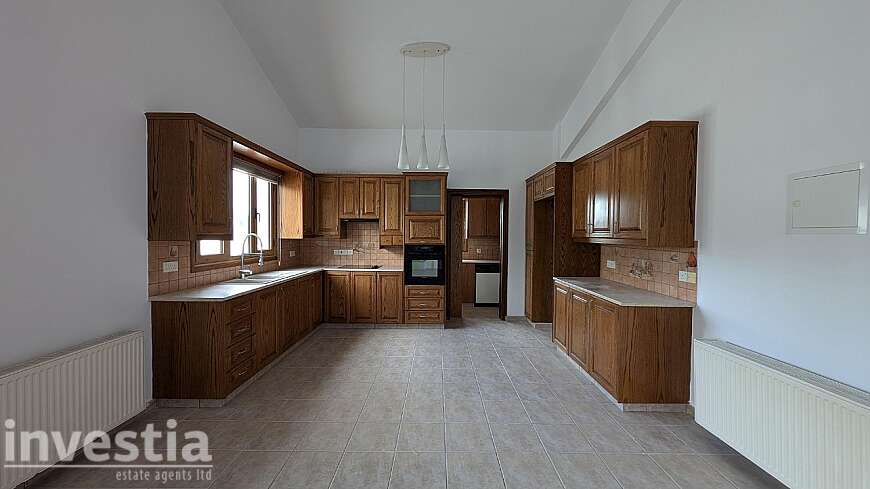 Charming Ground floor house with basement, in Maroni, Larnaca