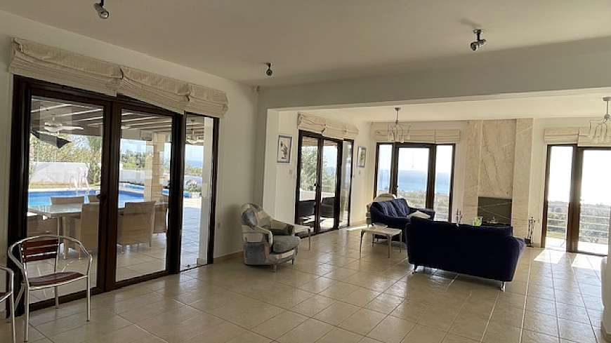 Villa for rent with unobstructed sea view.