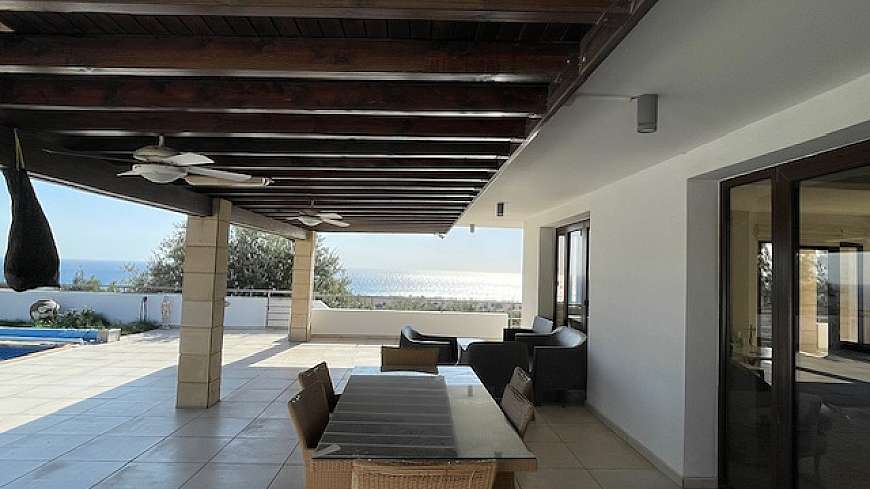 Villa for rent with unobstructed sea view.