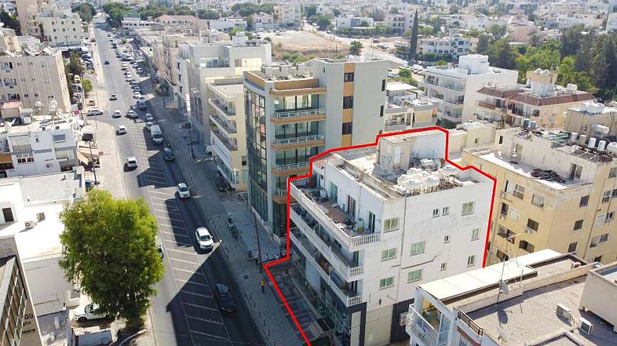 Mixed-use building for sale/ Nicosia