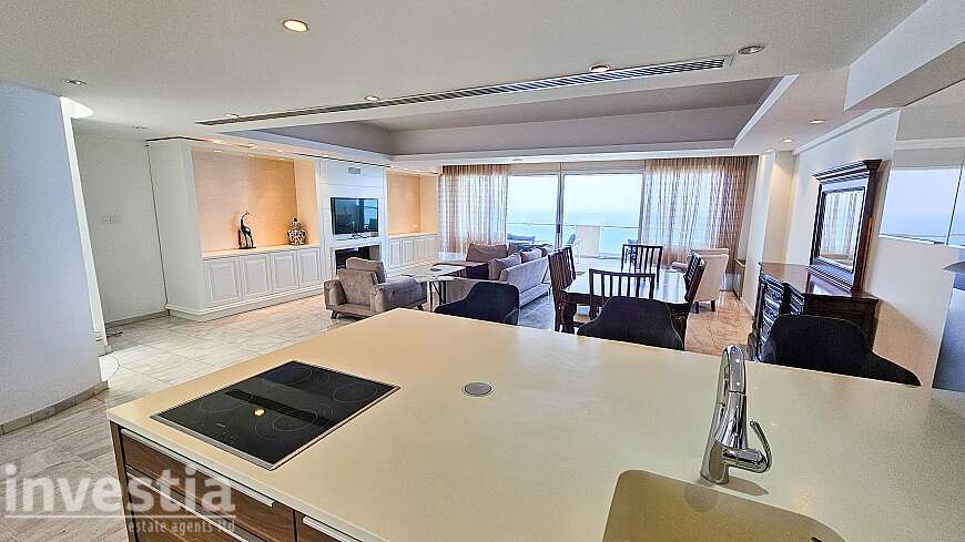 2 bdrm seafront penthouse/Finikoudes