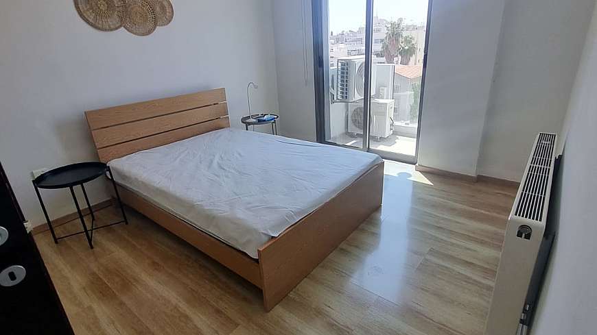 3 bdrm top floor apartment/Larnaca centre