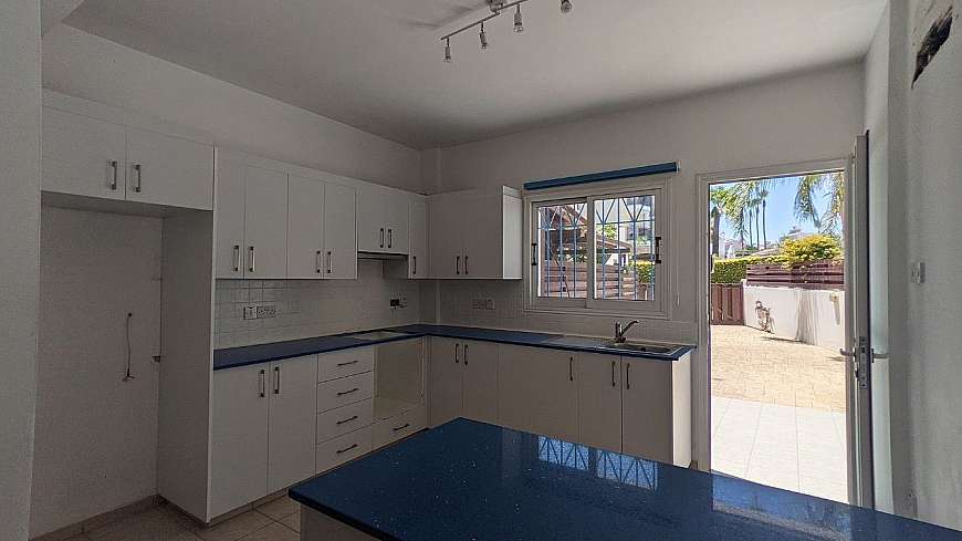 2 BED­ROOM BEACH MAISONETTE FOR SALE IN PARALIMNI