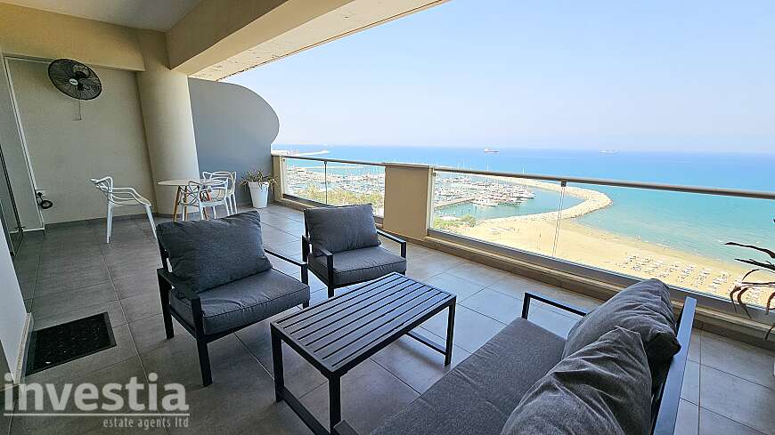 2 bdrm seafront penthouse/Finikoudes