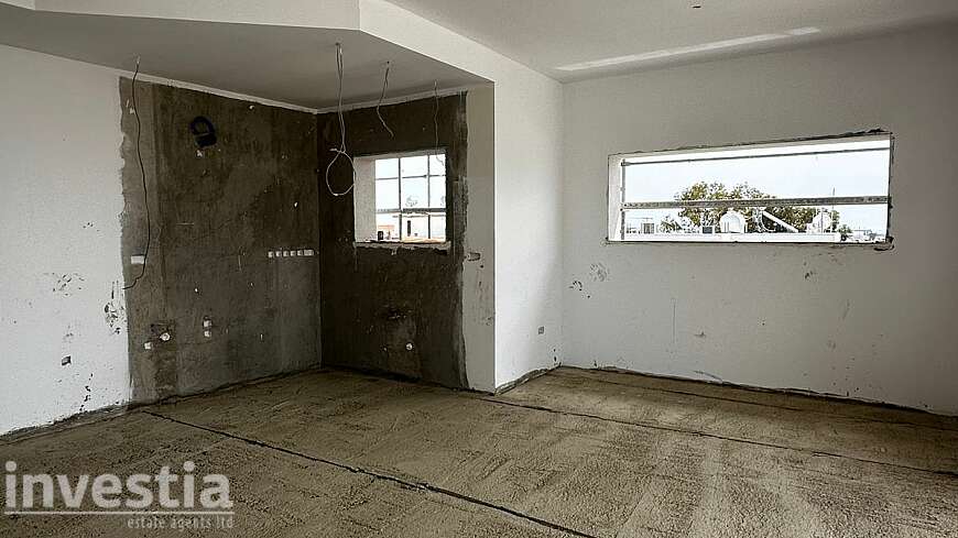 2 bdrm top floor apartment for sale/Larnaca