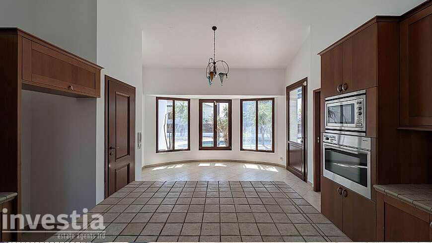 5 bdrm house/Krassas area