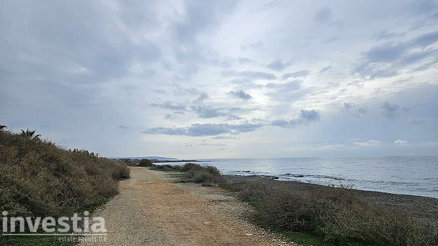 Beachfront land for sale/Ormidhia