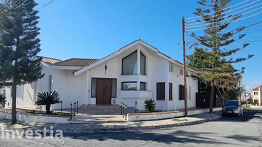 5 Bedroom Bungalow For Sale in Aradippou, Larnaca