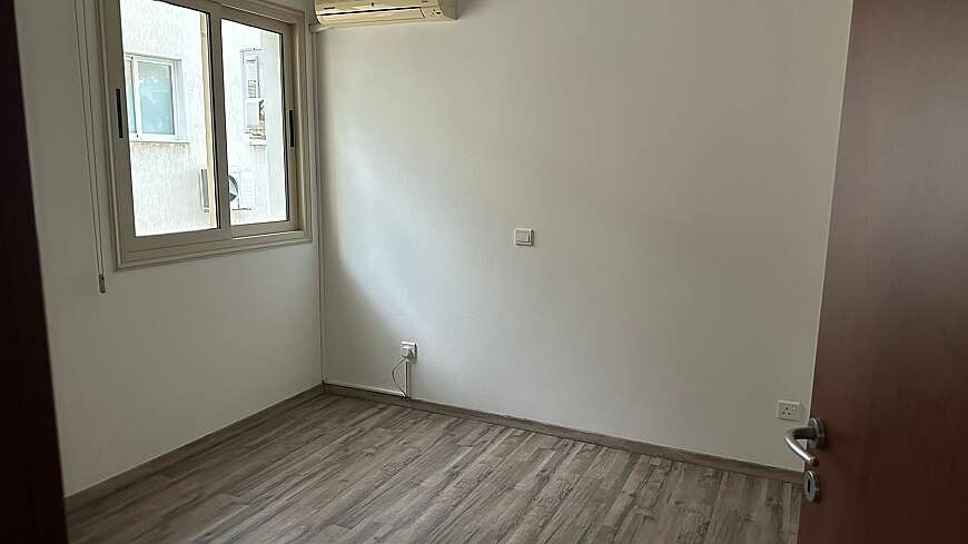 2 bdrm flat for rent/Mall Area