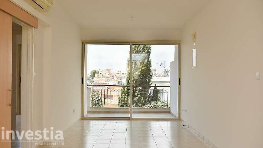 2 bdrm flat for sale/Port area