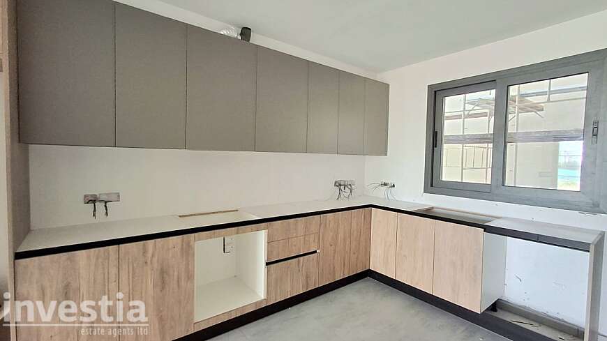 2 bdrm flat for sale/Livadhia