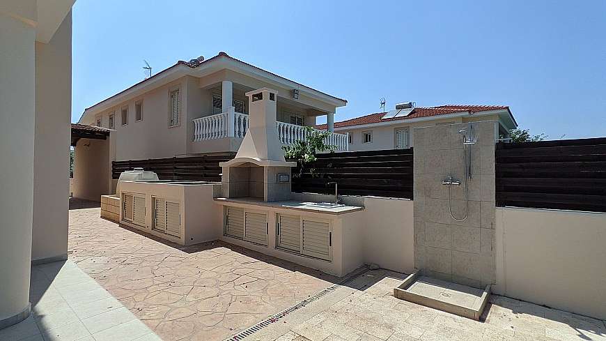 5 bdrm beachfront villa for sale/Protaras