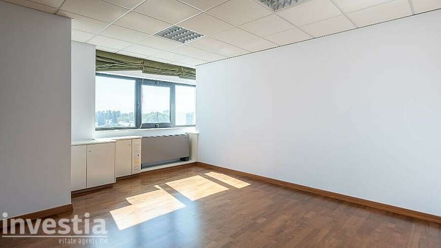 Office on the 6th floor in Agioi Omologites, Nicosia