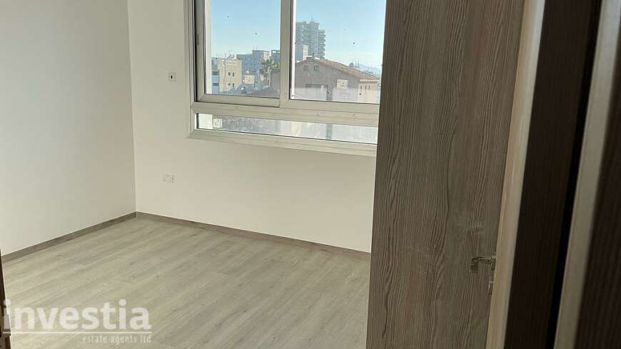 2 bdrm apt/port area