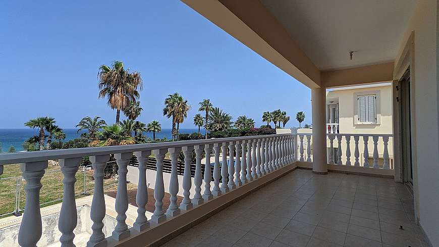 5 bdrm beachfront villa for sale/Protaras